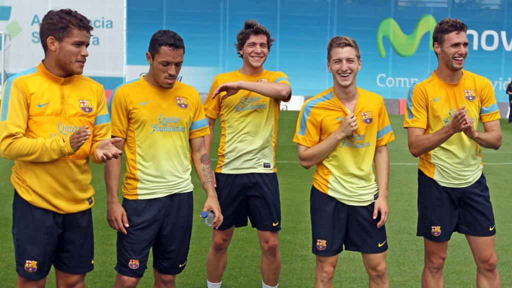 Iván Balliu, al lado derecho de Sergi Roberto, en su etapa como jugador del Barça