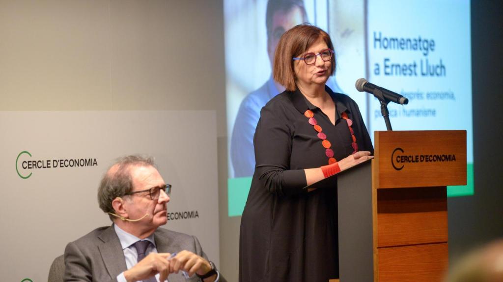 Rosa Lluch, hija de Ernest Lluch, en el Cercle d'Economia