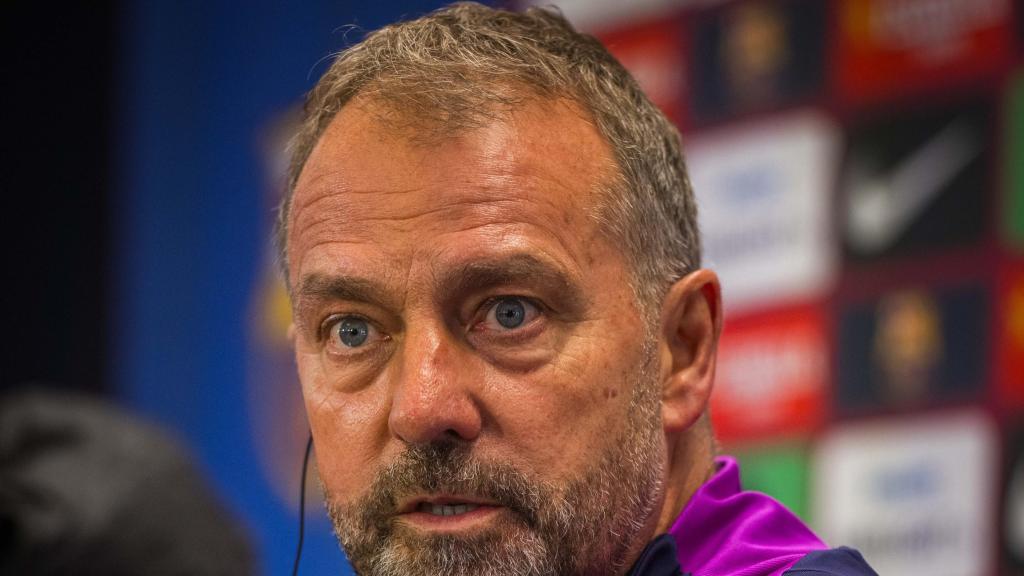 Hansi Flick atiende a los medios en rueda de prensa