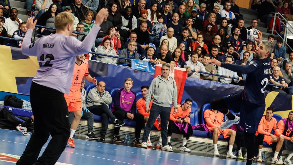 Emil Nielsen, en acción durante el PSG-Barça de balonmano de la Champions League