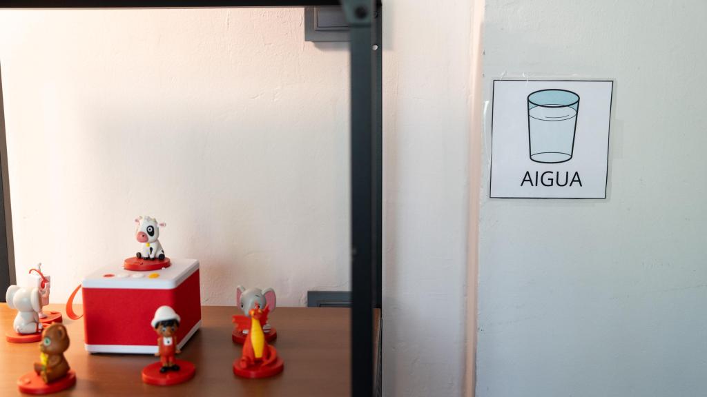 Un pictograma del qual la Lia s'ajuda per demanar aigua