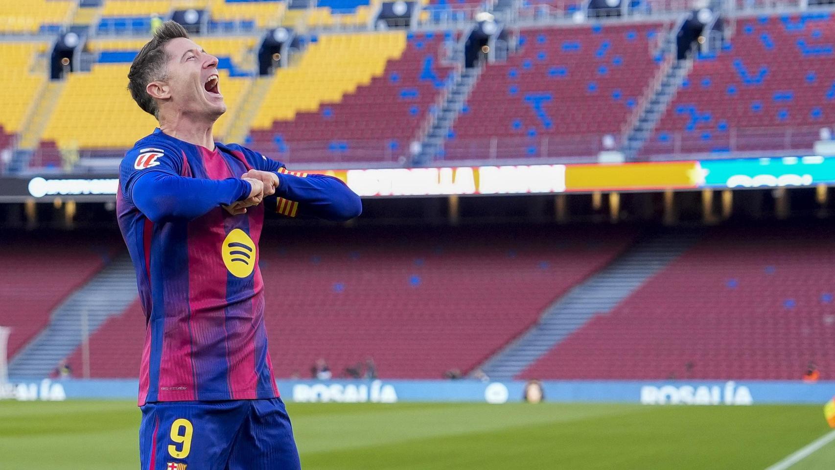 Robert Lewandowski celebra su gol en el Barça-Athletic Club