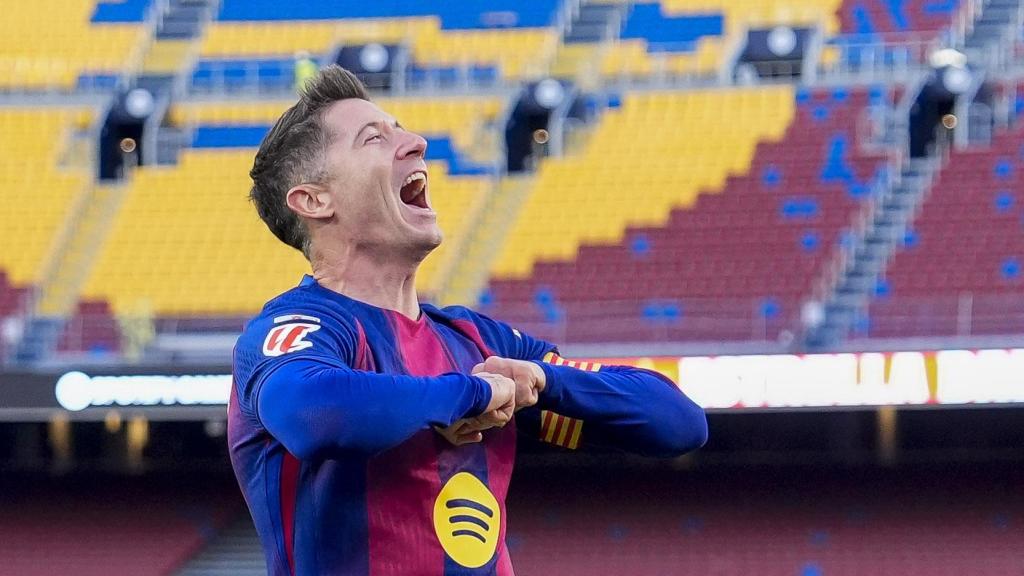 Robert Lewandowski celebra su gol en el Barça-Athletic Club