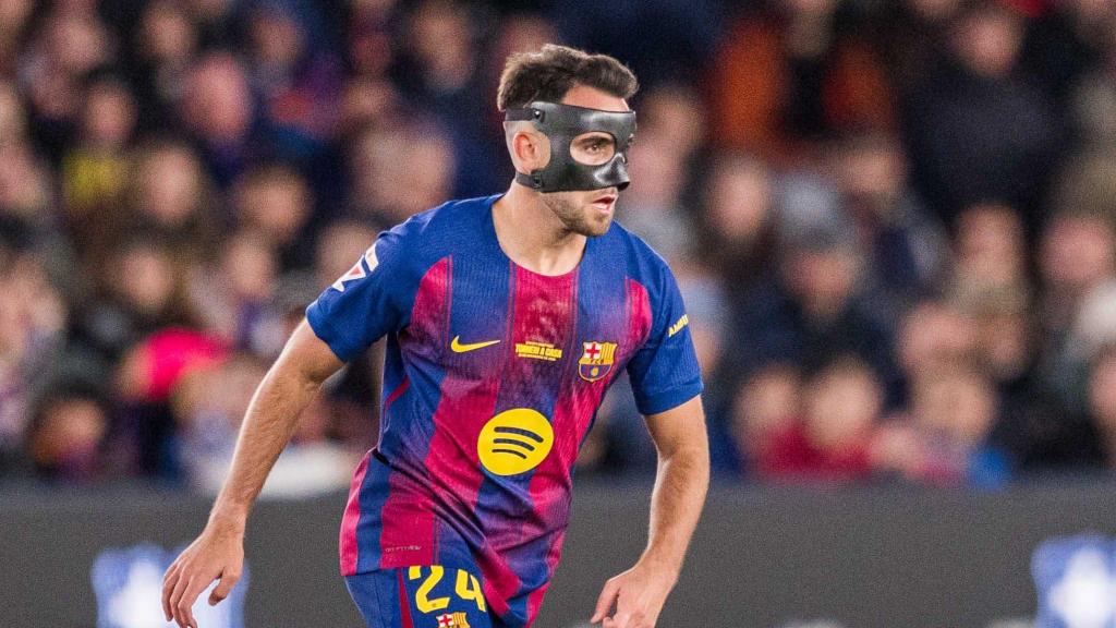 Éric Garcia controla el balón en el Barça-Athletic