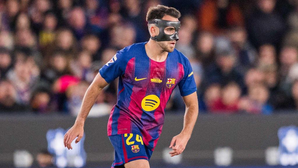 Éric Garcia controla el balón en el Barça-Athletic