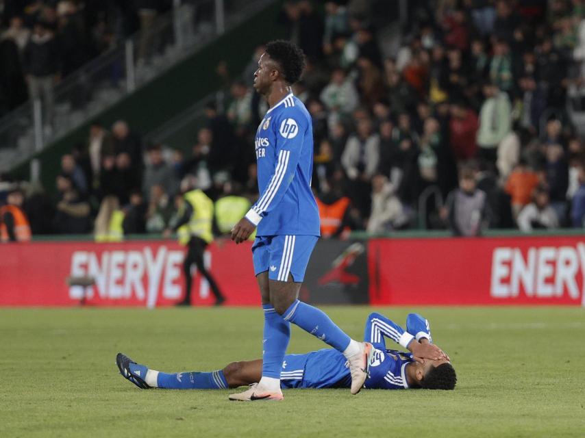 Vinicius Jr y Jude Bellingham, decepcionados al término del empate Elche-Real Madrid