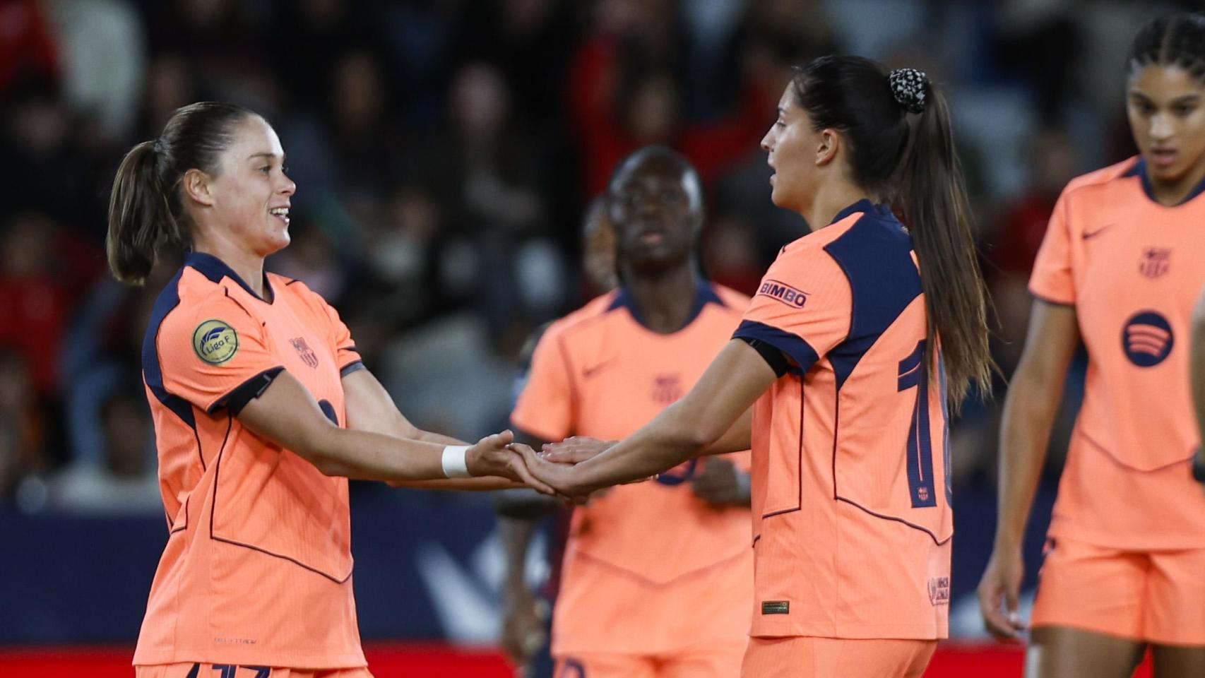 Ewa Pajor y Kika Nazareth celebran un gol del Barça Femenino contra el Levante en Liga F