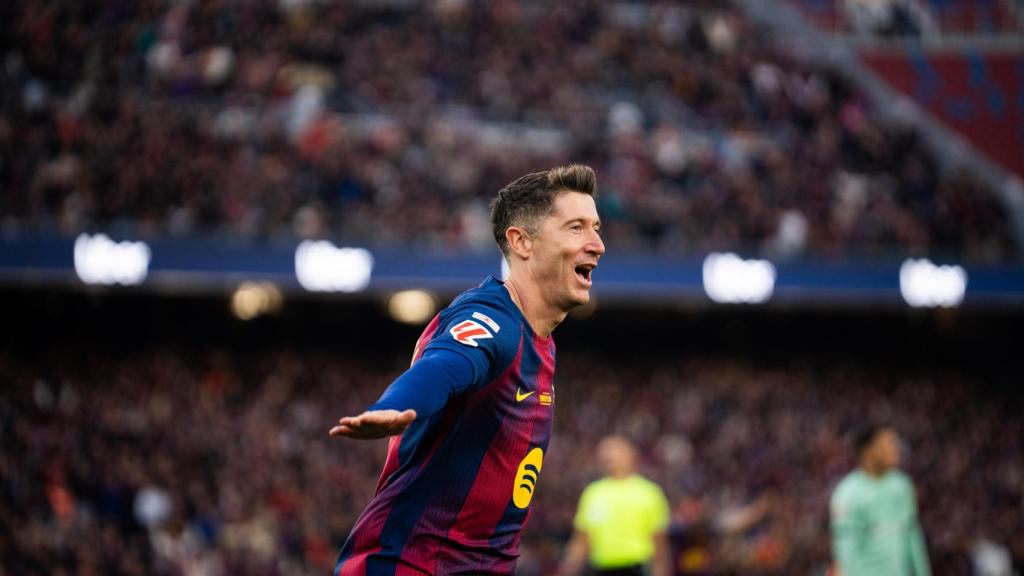 Lewandowski celebra su gol al Athletic, el primero del Barça en su regreso al Camp Nou