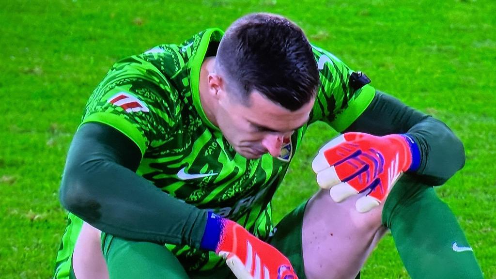 La nariz de Iñaki Peña sangra tras chocar con Vinicius JR