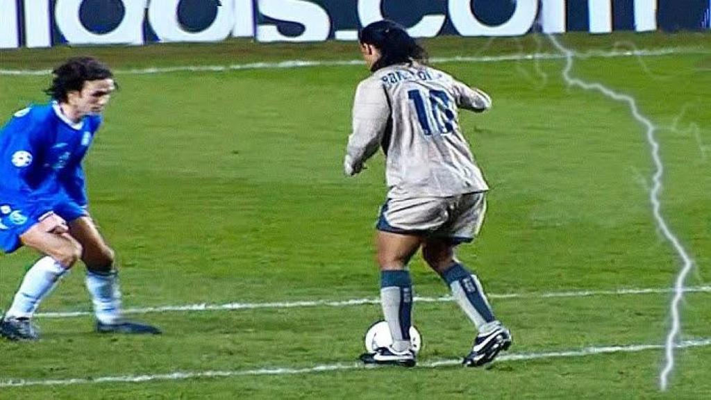 Ronaldinho, antes de su celebrado gol al Chelsea en Stamford Bridge
