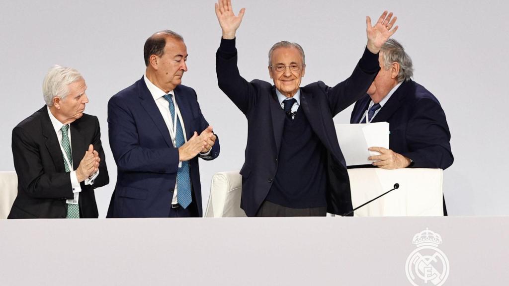 Florentino Pérez, aplaudido en la asamblea general ordinaria 2025 del Real Madrid