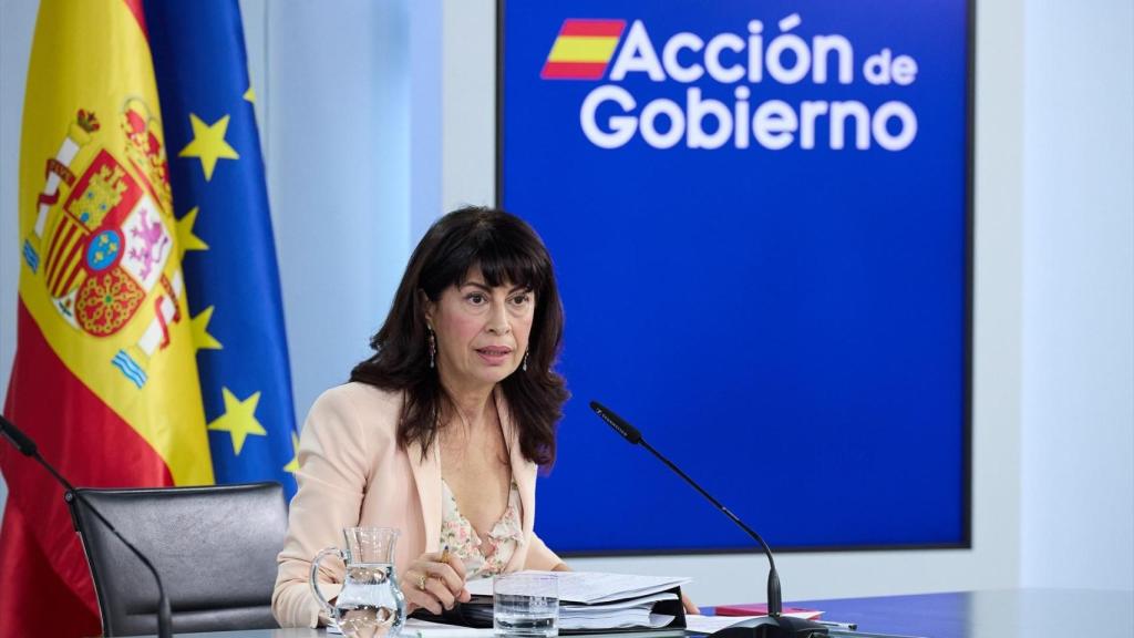 La ministra de Igualdad, Ana Redondo, durante una rueda de prensa tras el Consejo de Ministros, en el Palacio de la Moncloa, a 22 de julio de 2025, en Madrid (España)