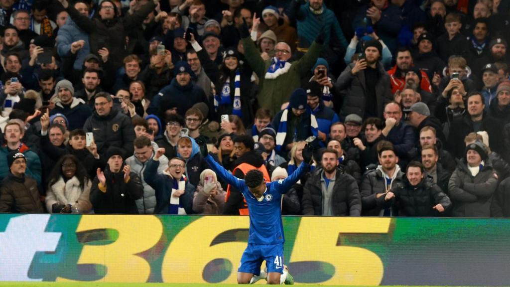 Estevao Willian celebra su gol ante el Barça