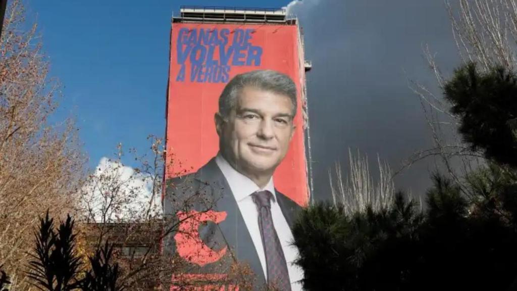 La pancarta de Joan Laporta en Madrid para la campaña electoral de las elecciones del Barça
