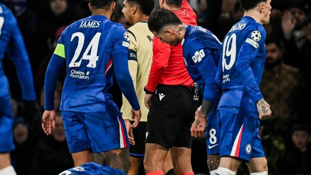 La expulsión de Ronald Araujo ante el Chelsea