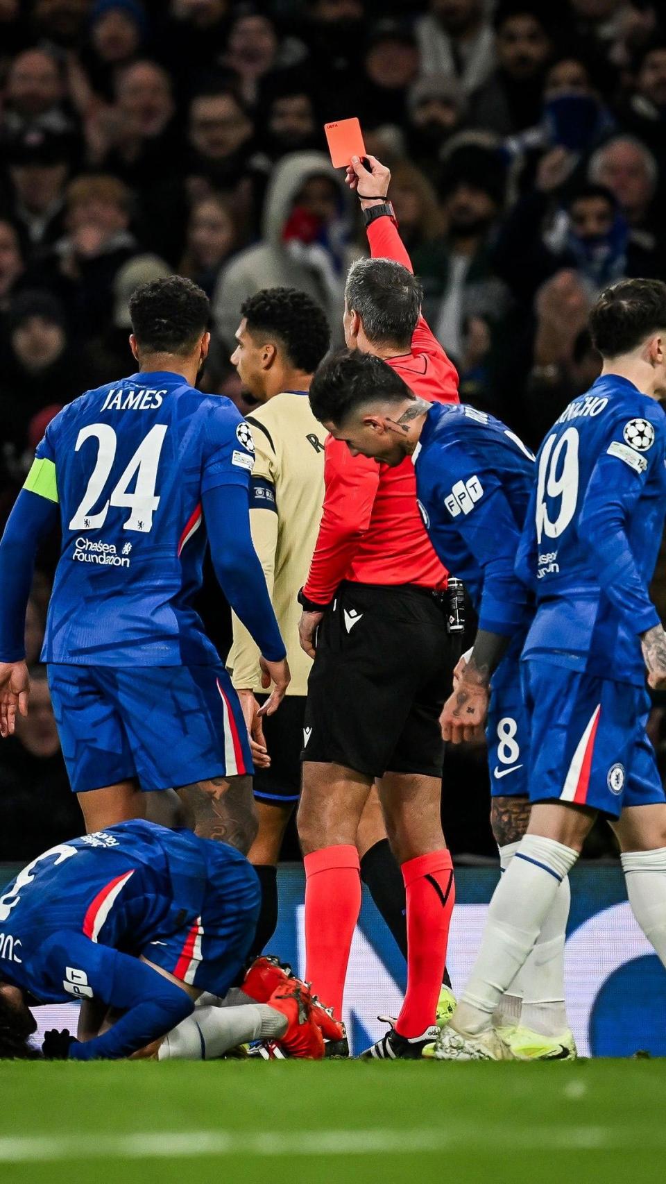 Ronald Araujo, expulsat del Chelsea-Barça per doble targeta groga