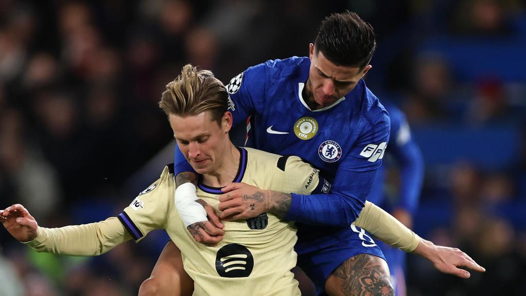 Enzo Fernández tumba a Frenkie de Jong