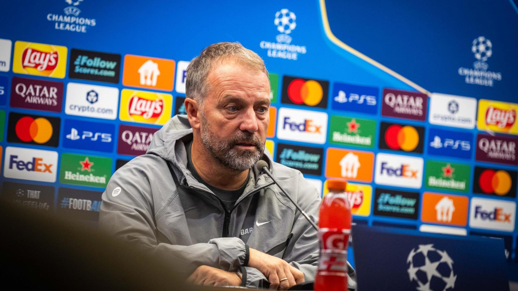 Hansi Flick atiende a los medios antes del Chelsea-Barça