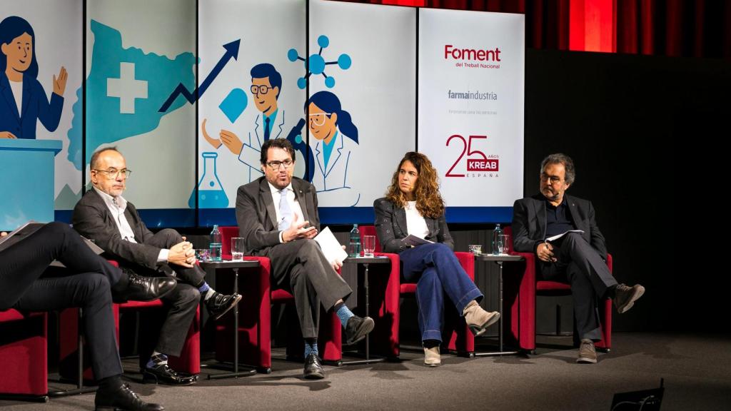 De izq. a dcha., Carles Campuzano, diputado de ERC, Jaume Baró i Torres, secretario de Empresa y Competitividad, Marta Villanueva, regidora de Salud, Personas con Discapacidad y Estrategia contra la Soledad del Ayuntamiento de Barcelona, y Antoni Plasència, director general de Investigación e Innovación en Salut, durante la jornada de Foment del Treball