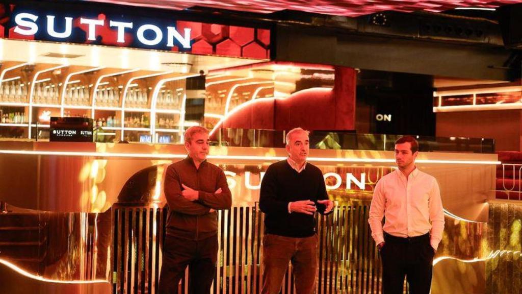 (e-d) Joaquín Frigola, CEO de ConstruNext; Antonio Cano, propietari de Sutton; i Robert Massanet, director de Sutton