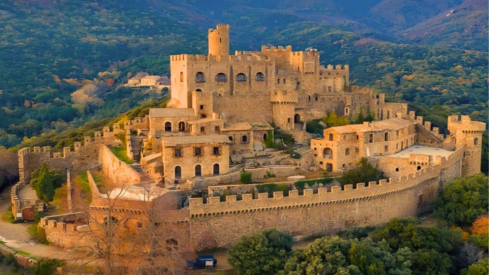 El imponente castillo medieval que Dalí quiso comprar, Requesens