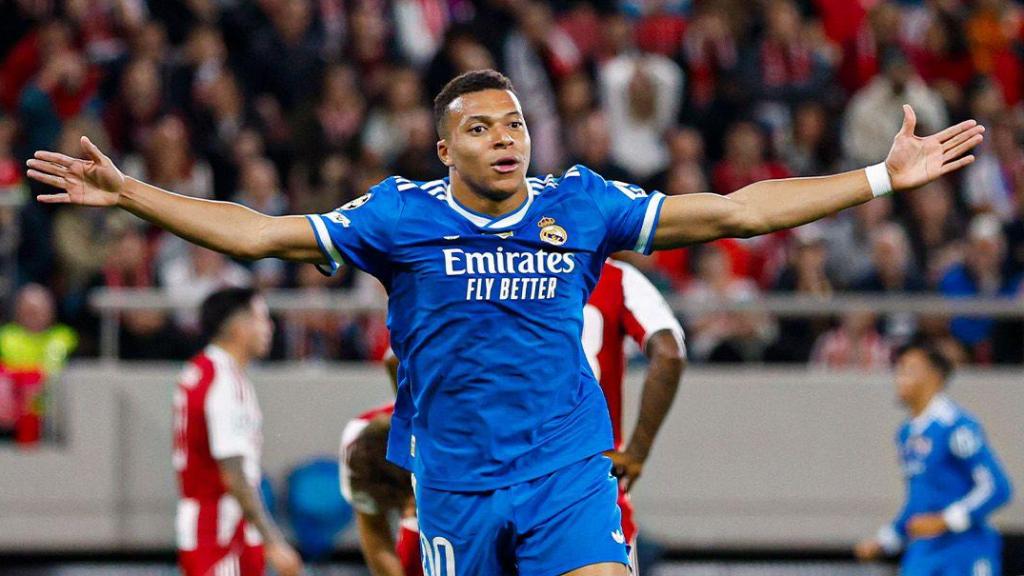 Kylian Mbappé celebra un dels seus quatre gols a l'Olympiacos-Reial Madrid de la Champions League