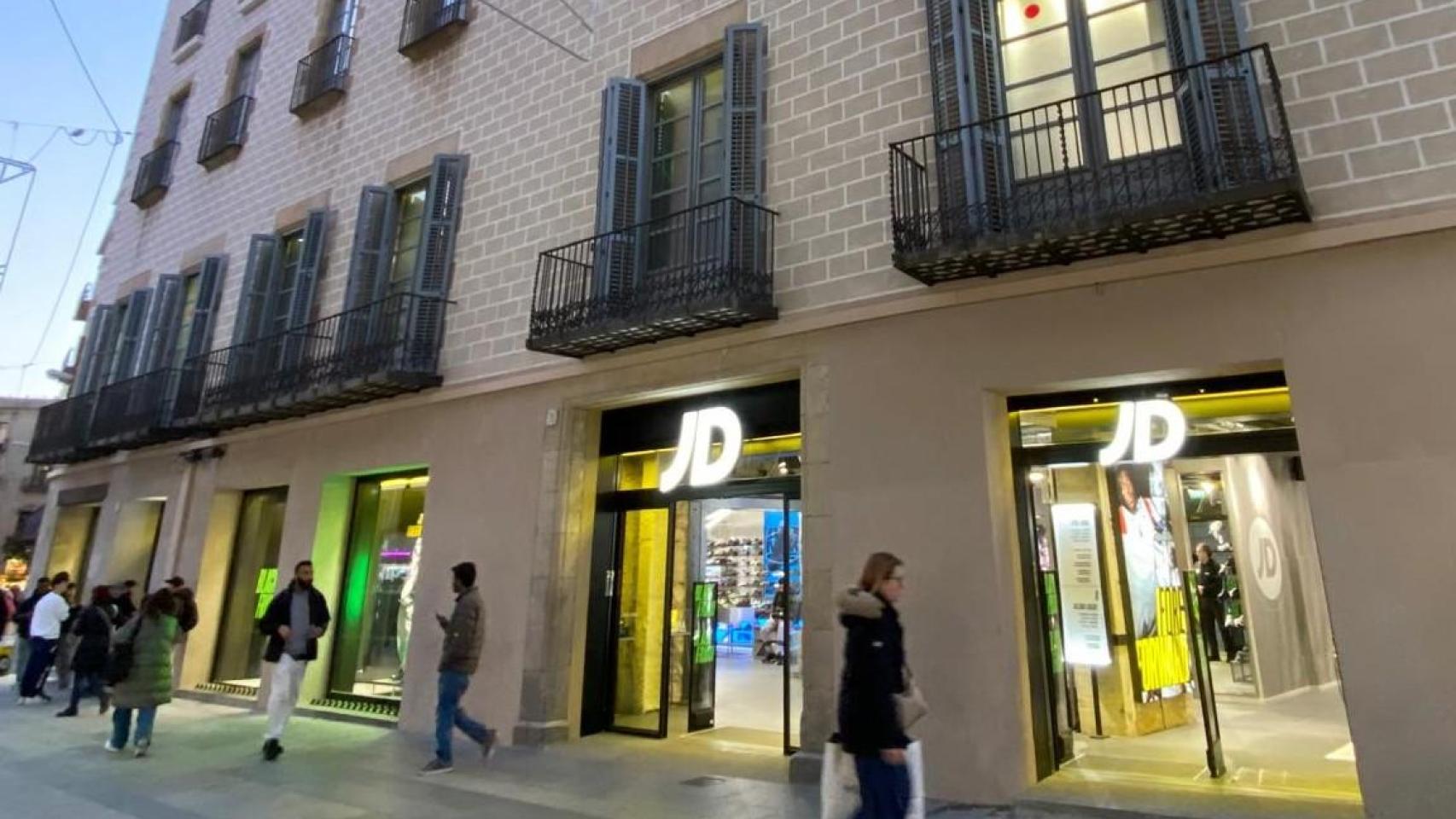 Fachada del establecimiento de JD Sports en Portal de l'Àngel, Barcelona