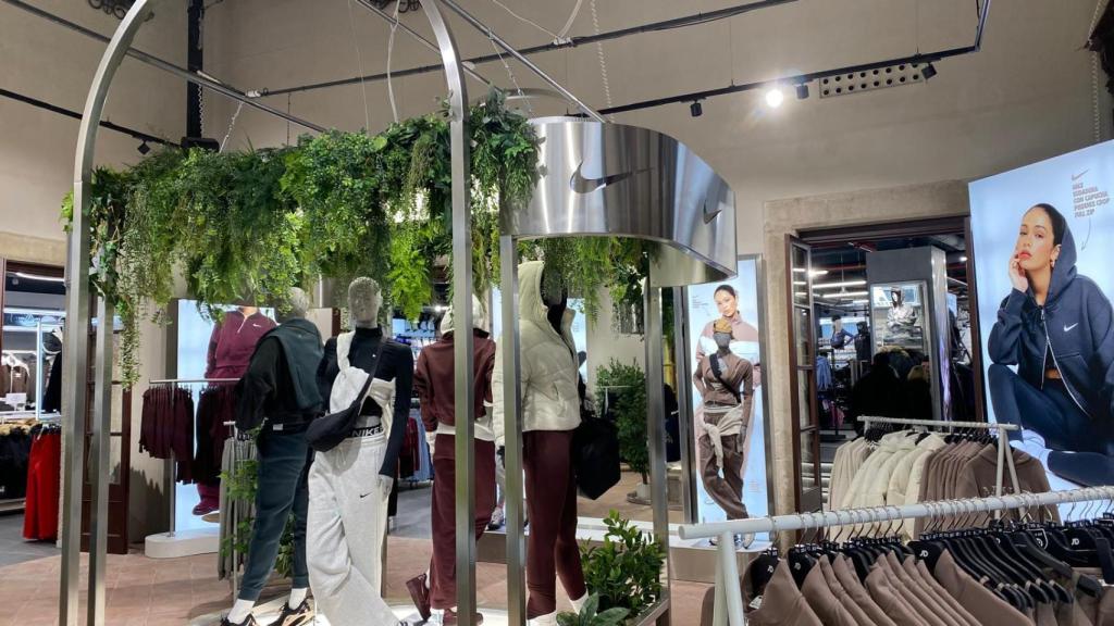 Interior de la botiga de JD Sports al Portal de l’Àngel