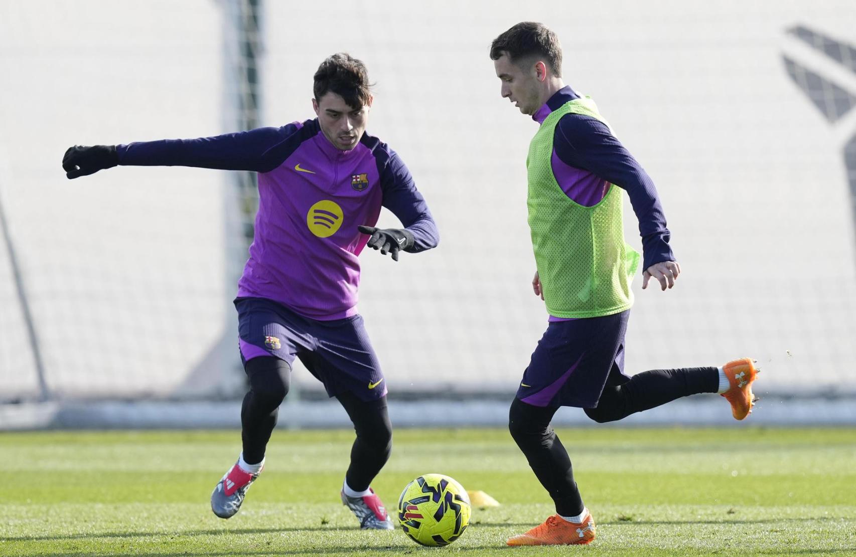 Pedri i Marc Casadó, a l'entrenament previ al Barça-Alavés