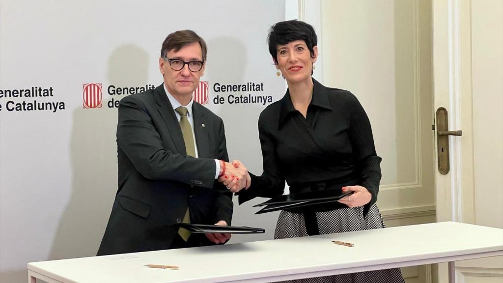 El presidente de la Generalitat, Salvador Illa, y la ministra de Inclusión, Seguridad Social y Migraciones, Elma Saiz