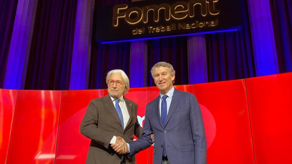 El líder del PP, Alberto Nuñez Feijóo, junto con el presidente de Foment de Treball, Josep Sánchez Llibre
