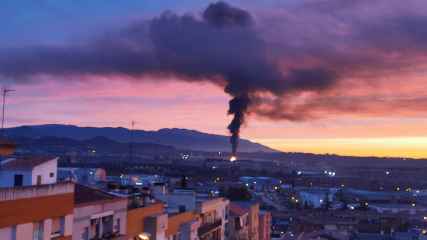 Incendio en una empresa de reciclaje en Caldes de Montbui