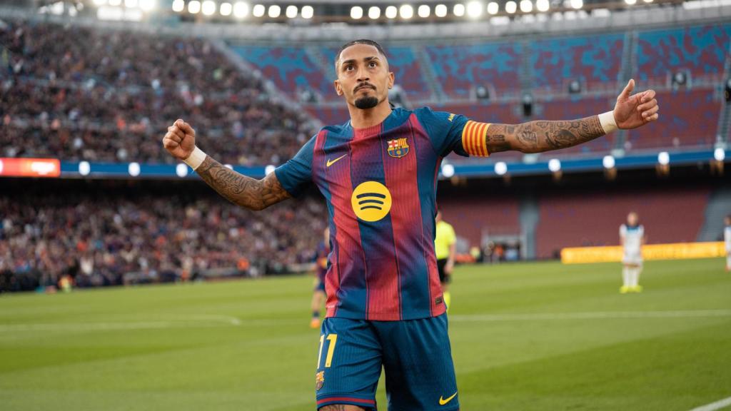 Raphinha celebra su asistencia contra el Alavés