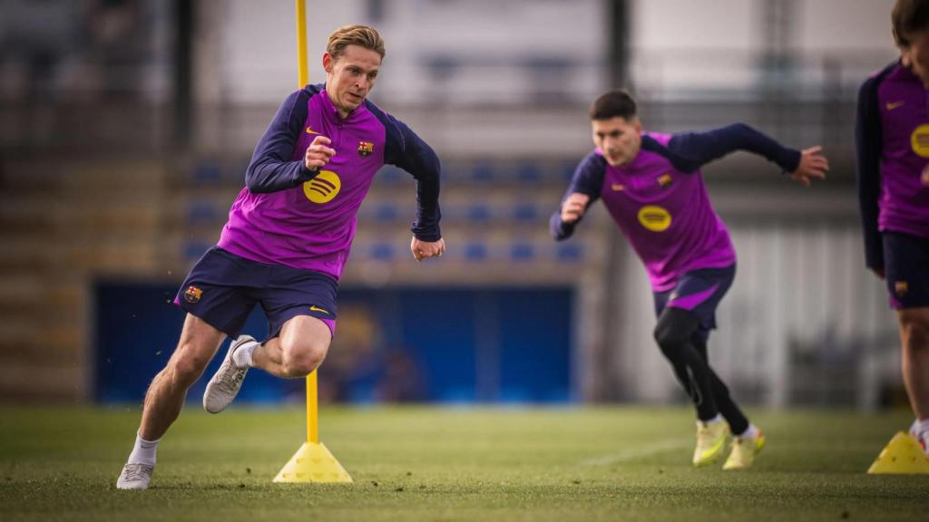 Frenkie de Jong torna amb el grup després de perdre's el Barça-Alabès