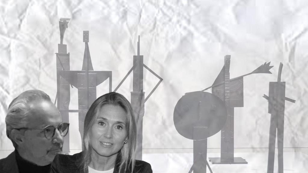 Fabio Beccaria, su esposa Pia Gallostra y obras de arte de fondo