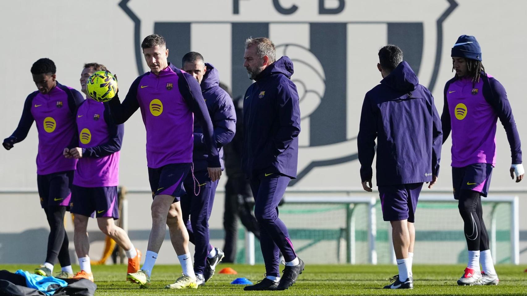 Hansi Flick, en el entrenamiento del Barça