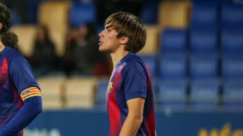 Álvaro Cortés y Andrés Cuenca, decepcionados tras el empate del Barça B contra el Terrassa