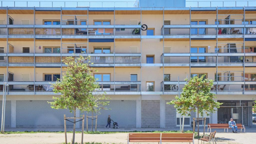 Imagen de uno de los bloques de viviendas del 'Pla Viure'