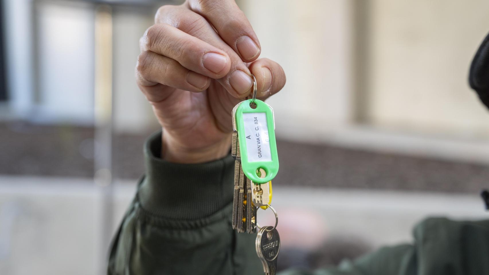 Entrega de llaves de una vivienda