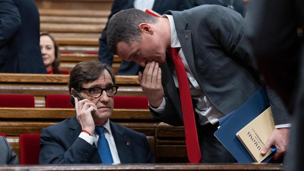 El 'president' de la Generalitat de Cataluña, Salvador Illa, y el 'conseller' de Agricultura, Ganadería, Pesca y Alimentación de la Generalitat de Cataluña, Òscar Ordeig