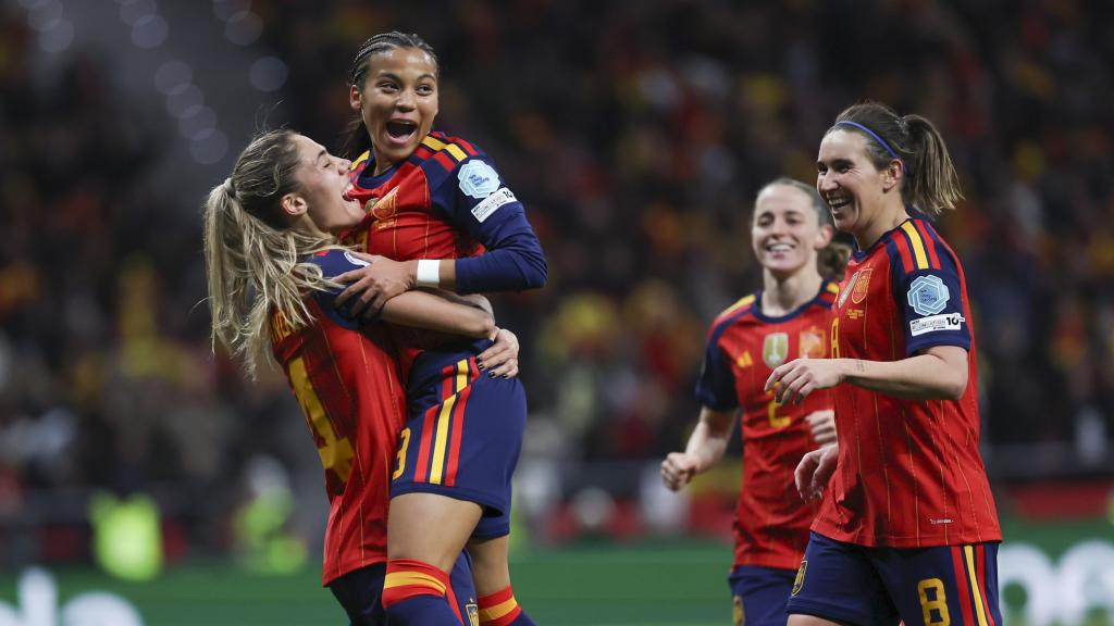 Vicky López celebra el seu gol a l'Espanya-Alemanya amb Laia Aleixandri, Mariona Caldentey i Ona Batlle