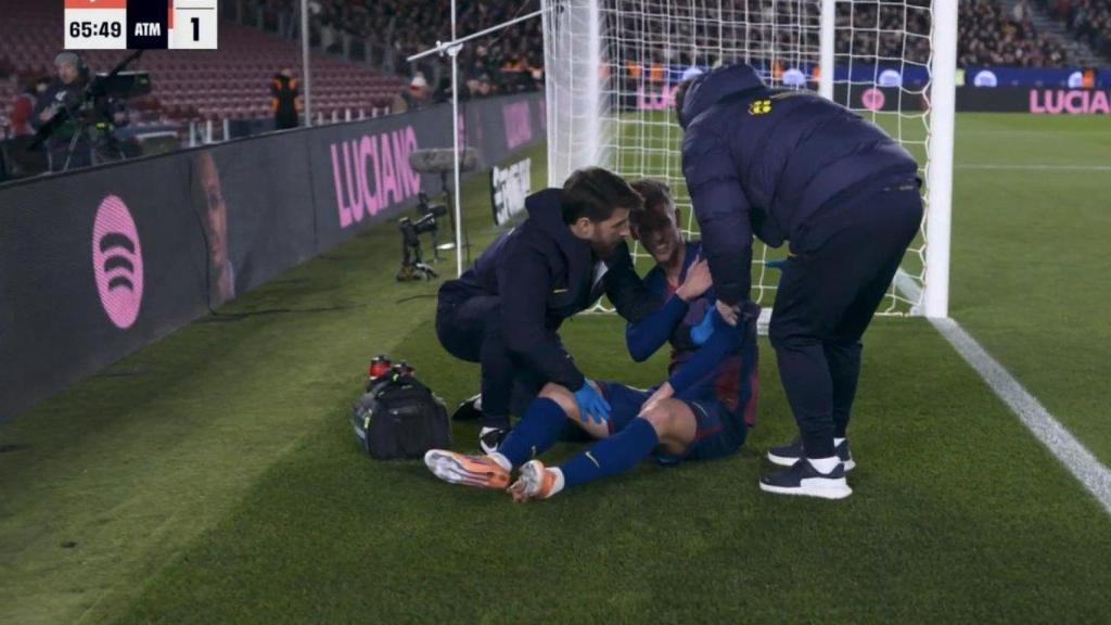 Dani Olmo sent atès després de marcar a l'Atlètic de Madrid