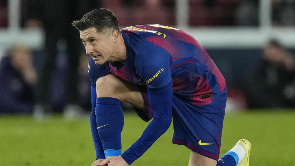 Lewandowski, decepcionado, tras fallar el penalti