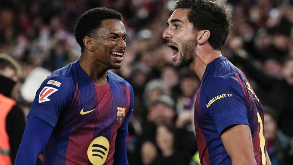 Ferran Torres celebra su gol en el Barça-Atlético de Madrid con Alejandro Balde