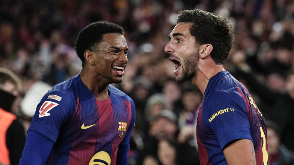 Ferran Torres celebra su gol en el Barça-Atlético de Madrid con Alejandro Balde
