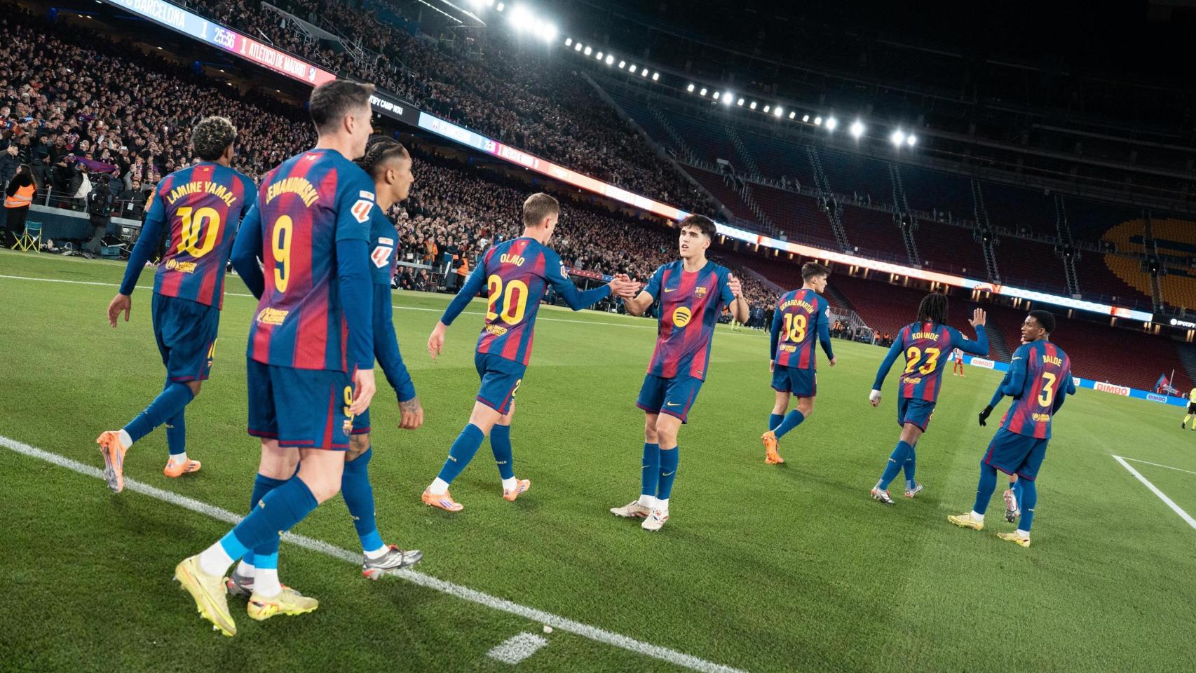 Los jugadores del Barça celebran un gol contra el Atlético de Madrid en el Camp Nou