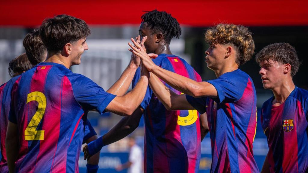Los jugadores del Juvenil A celebran un gol en la UEFA Youth League contra el Olympiacos