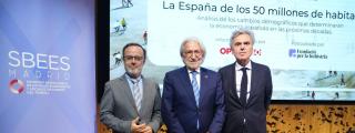 De izq. a dcha., Juan Francisco Caro, director de Opina 360; Josep Sánchez Llibre, presidente de Foment del Treball y de la Sbees; y Fèlix Riera, director de la Sbees / SBEES