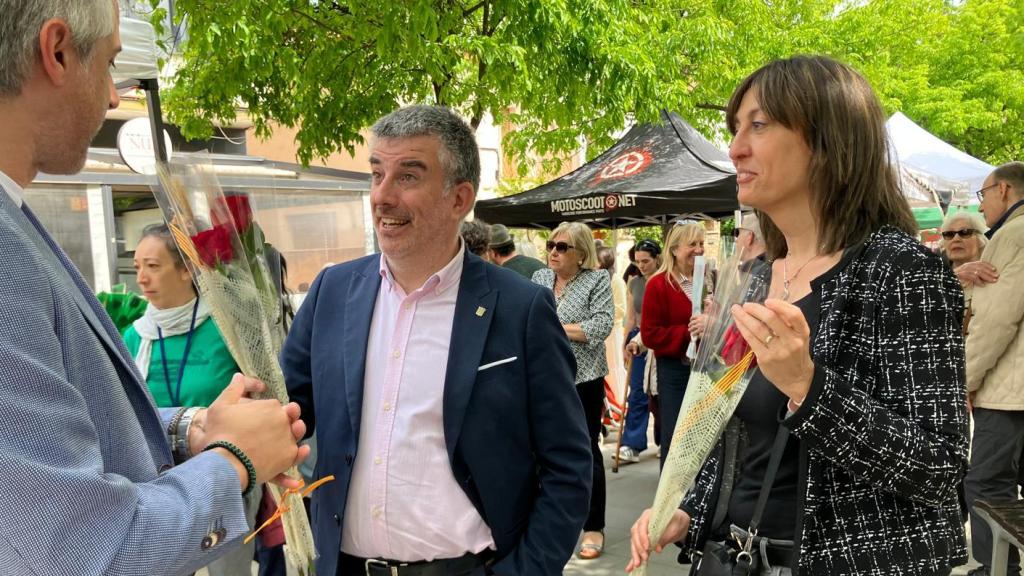 Jordi Viñas, alcalde de Salt, y Cristina Alarcón, regidora de Gent Gran del Ayuntamiento de Salt
