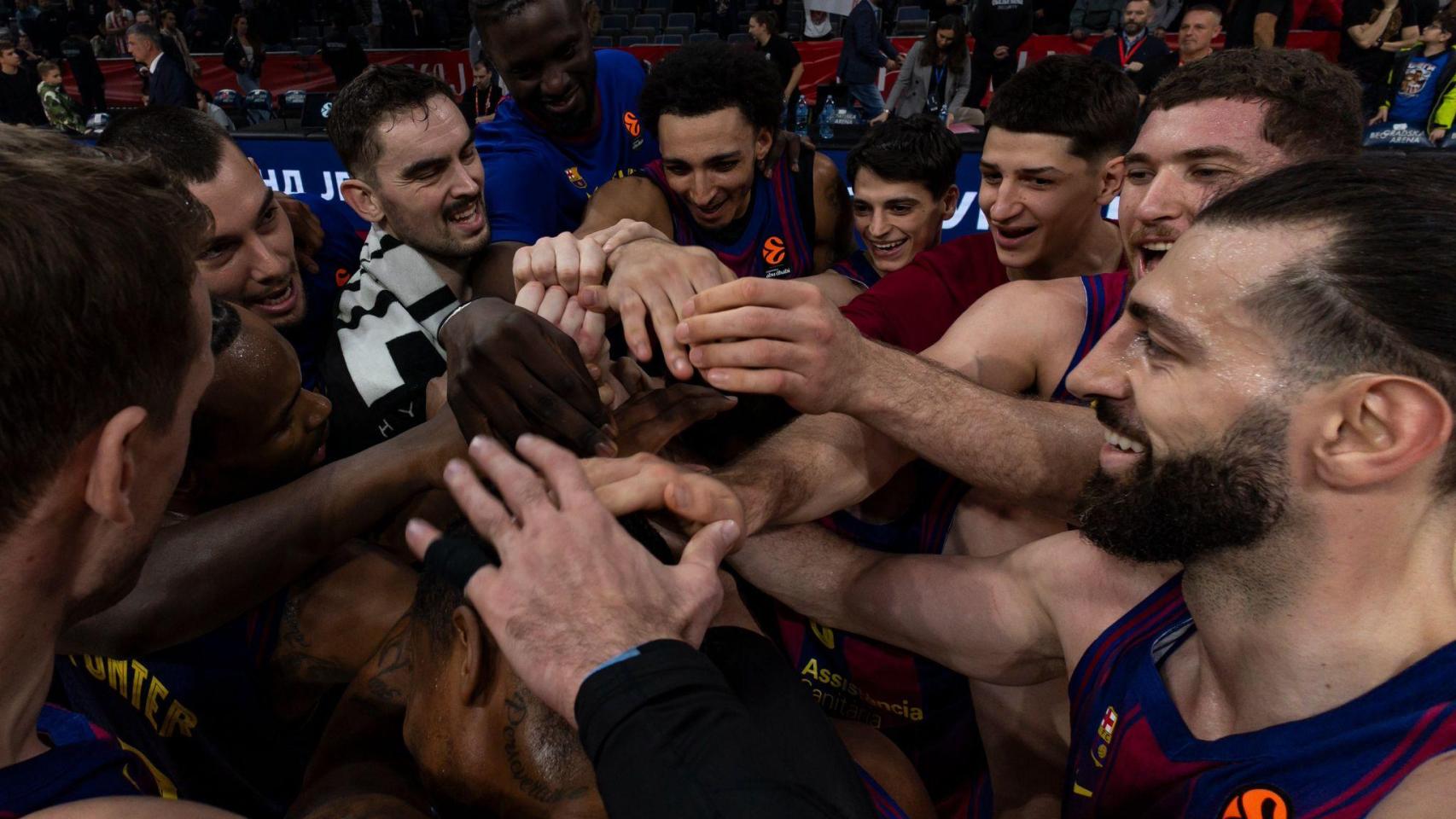 Los jugadores del Barça de basket celebran la victoria ante el Estrella Roja